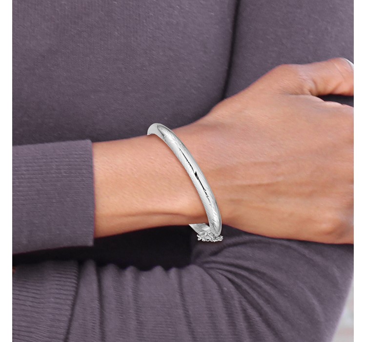 QB19--6 Sterling Silver RH-plated Polished D/C 5mm Hinged Baby Bangle Bracelet